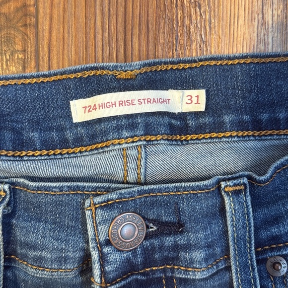 Levi's Women's Jeans- 724 High Rise Straight - Picture 4 of 4